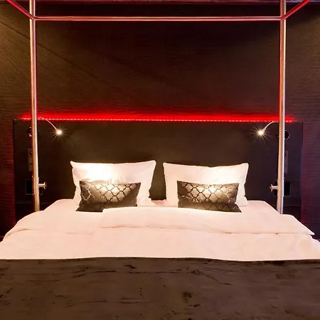 Plaza Design 4*