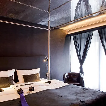Hotel Plaza Design 4*