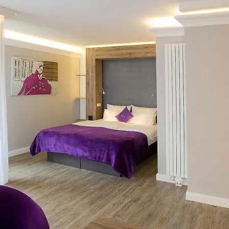 Hotel Plaza Design 4*