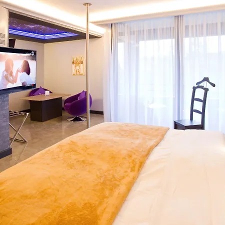 Plaza Design Hotell 4*