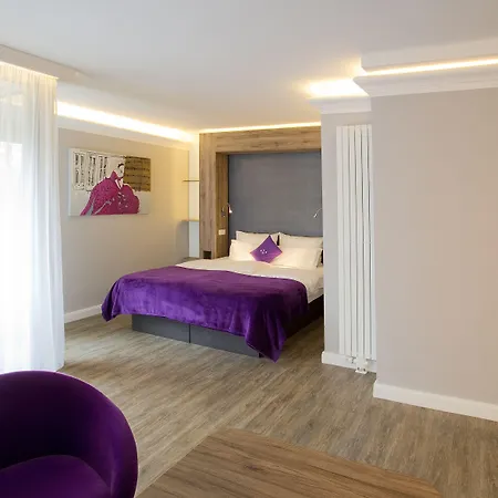 Plaza Design 4*
