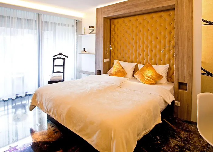 Ξενοδοχείο Plaza Design 4*